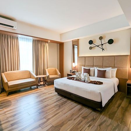 Horison Ciledug Giacarta Esterno foto