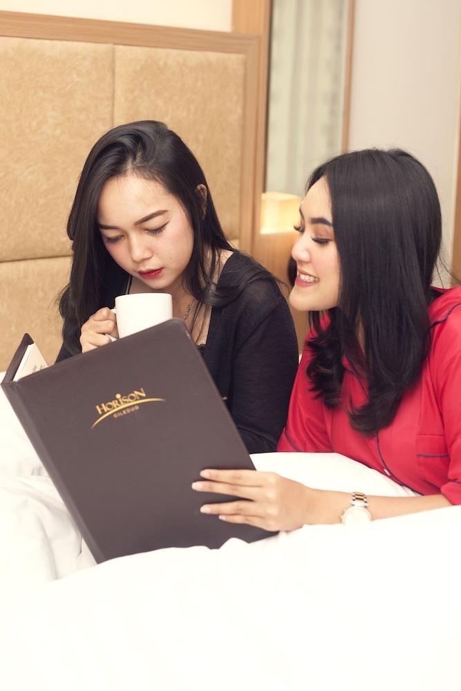 Horison Ciledug Giacarta Esterno foto